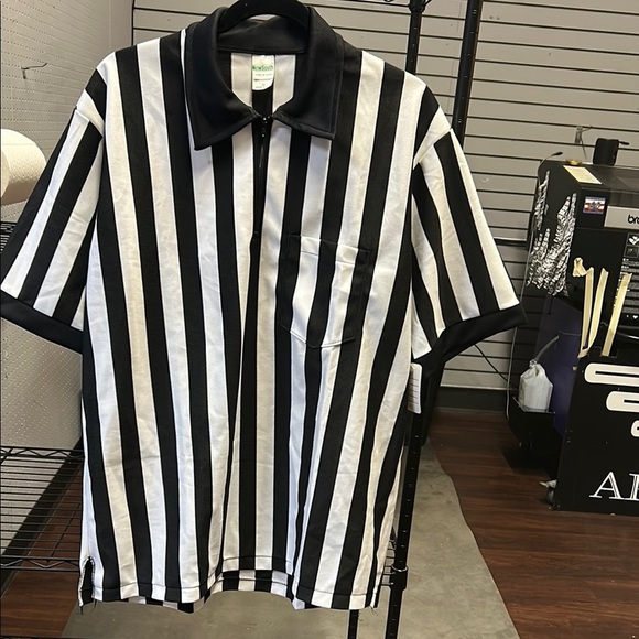 Black and White Striped Casual Button Down Shirt NWOT Referee Style Shirt - Picture 1 of 9